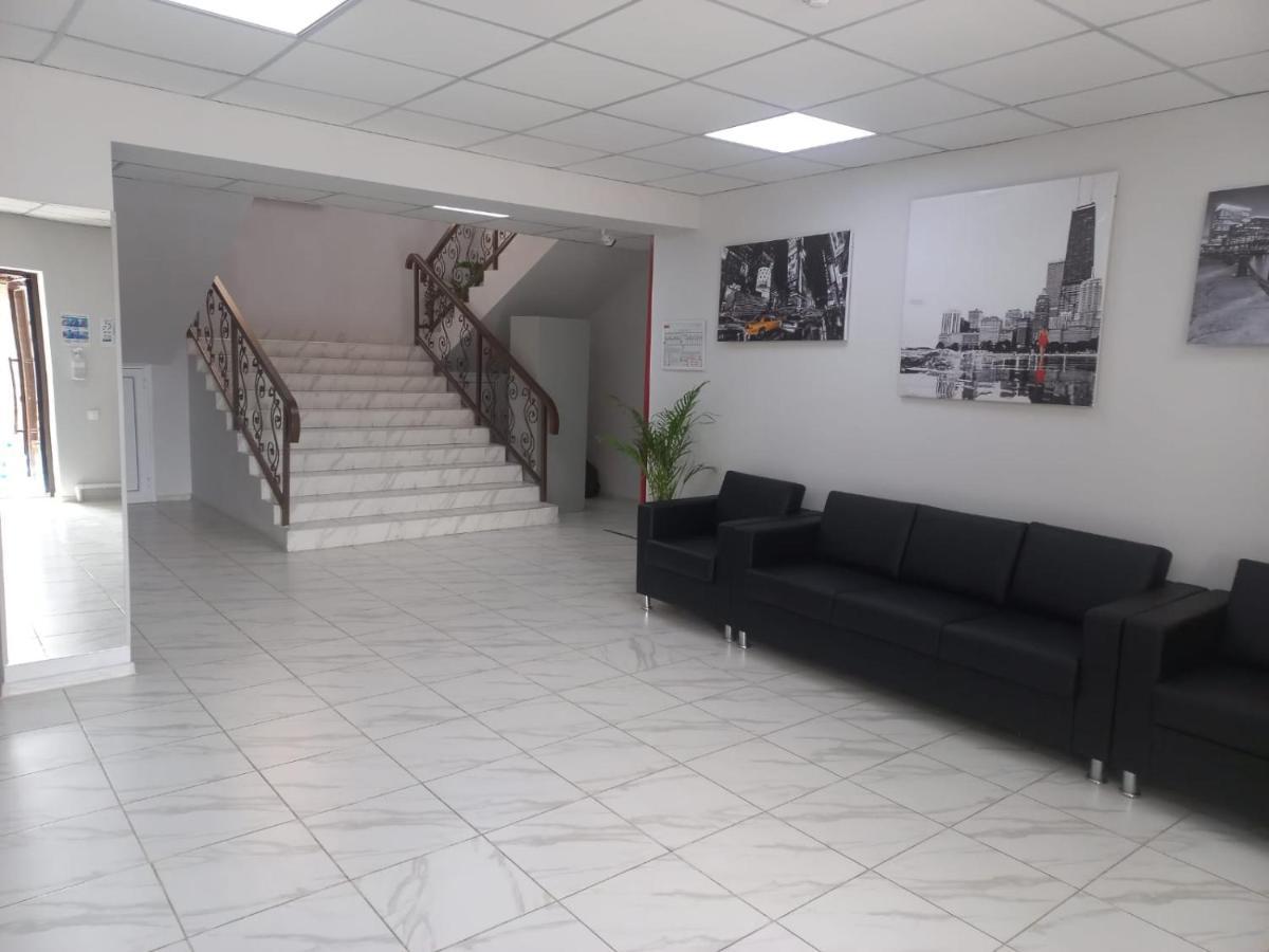 Apec Hotel Atyraū Екстериор снимка