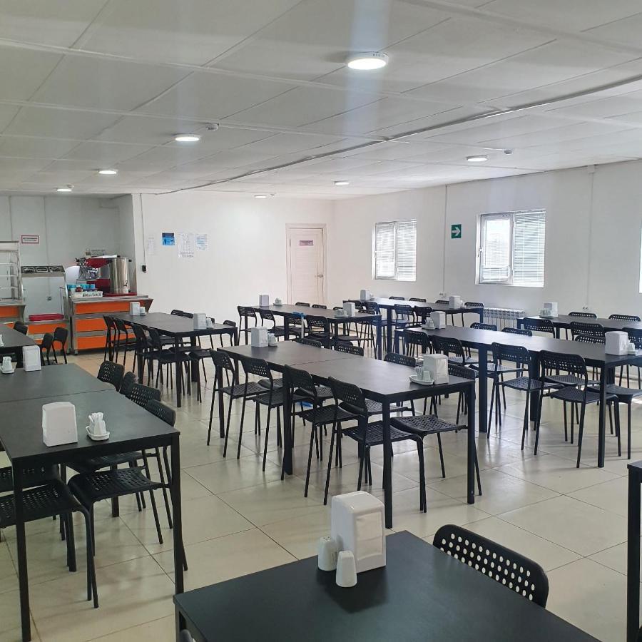 Apec Hotel Atyraū Екстериор снимка