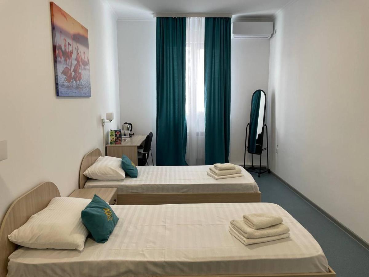 Apec Hotel Atyraū Екстериор снимка