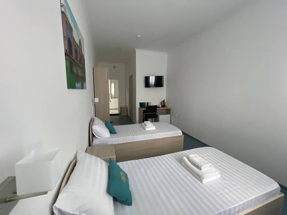 Apec Hotel Atyraū Екстериор снимка