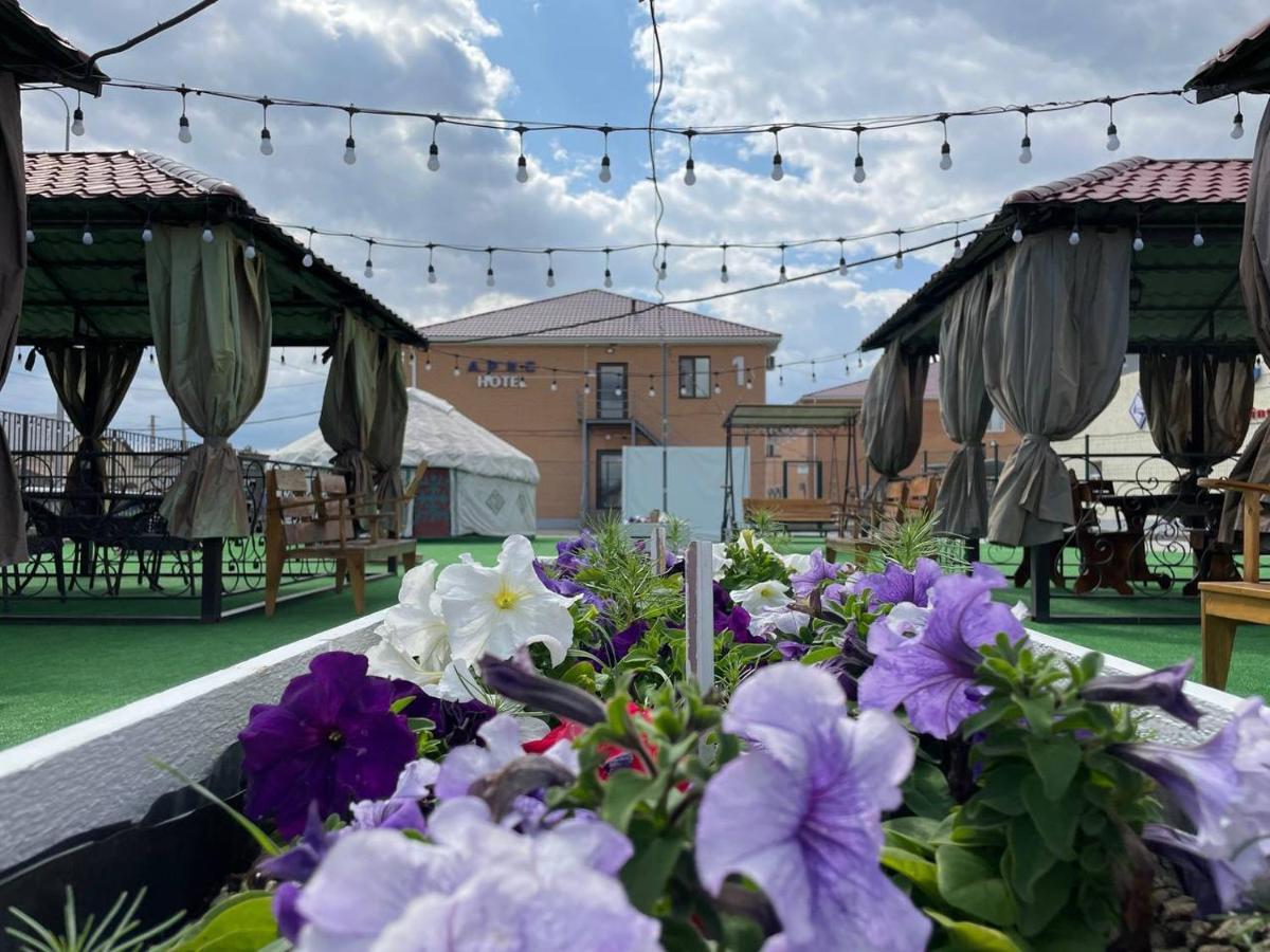 Apec Hotel Atyraū Екстериор снимка